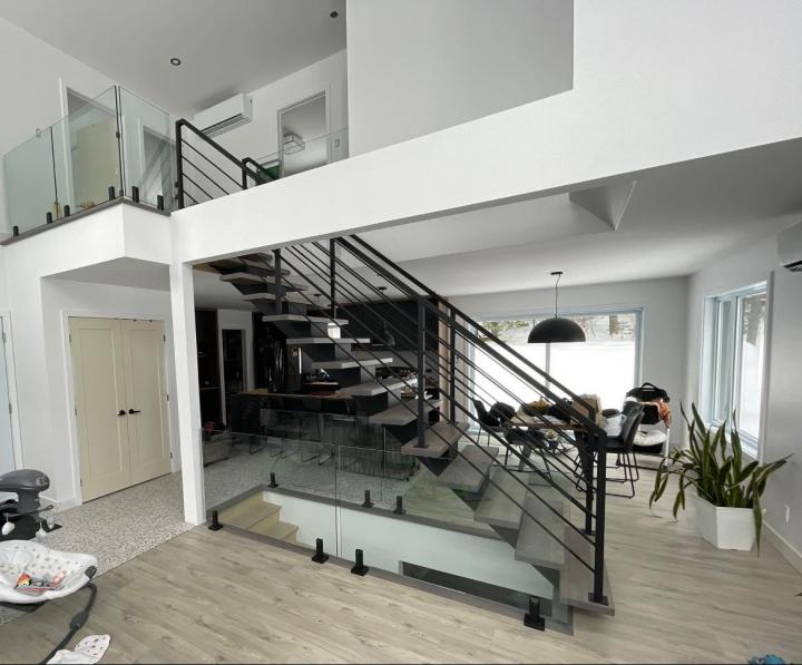 Custom stair manufacturer Val-Joli
