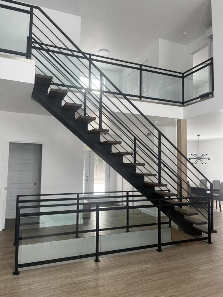Custom stair manufacturer Sherbrooke